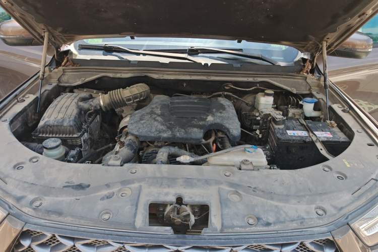 Used Great Wall Poer 2020 2.0T Commercial Version Automatic Diesel 4x4 Elite Long-Box GW4D20M Engine Bay