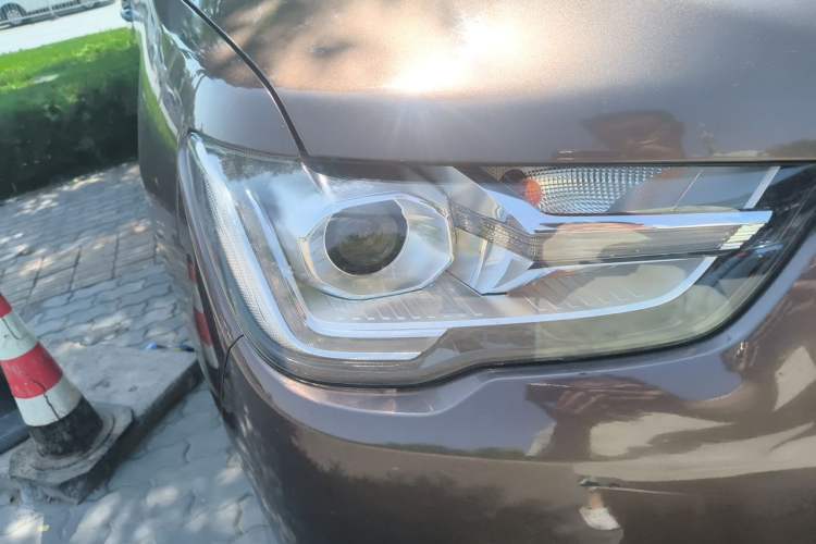 Used Great Wall Poer 2020 2.0T Commercial Version Automatic Diesel 4x4 Elite Long-Box GW4D20M Right Front Headlight