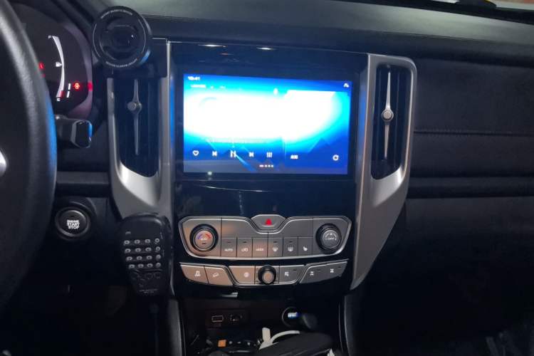 Used Great Wall Poer 2020 2.0T Off-Road Edition Automatic Diesel 4x4 High-End Version GW4D20M Audio And AC Panel