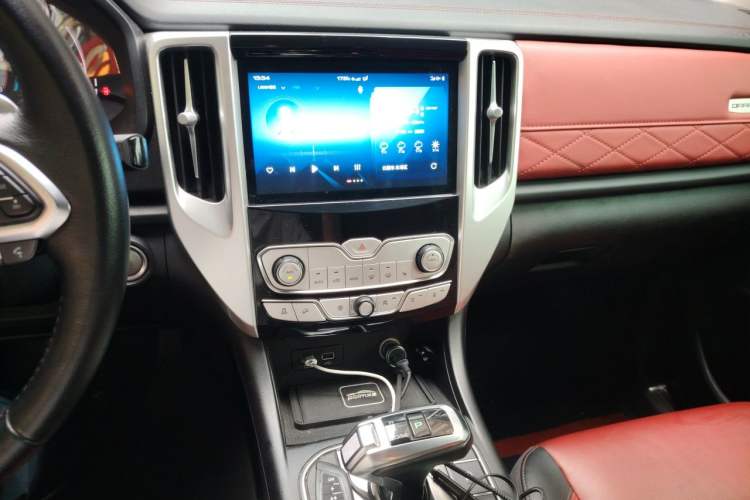 Used Great Wall Poer 2020 2.0T Off-Road Edition Automatic Diesel 4x4 High-End Version Towable Model GW4D20M Audio And AC Panel