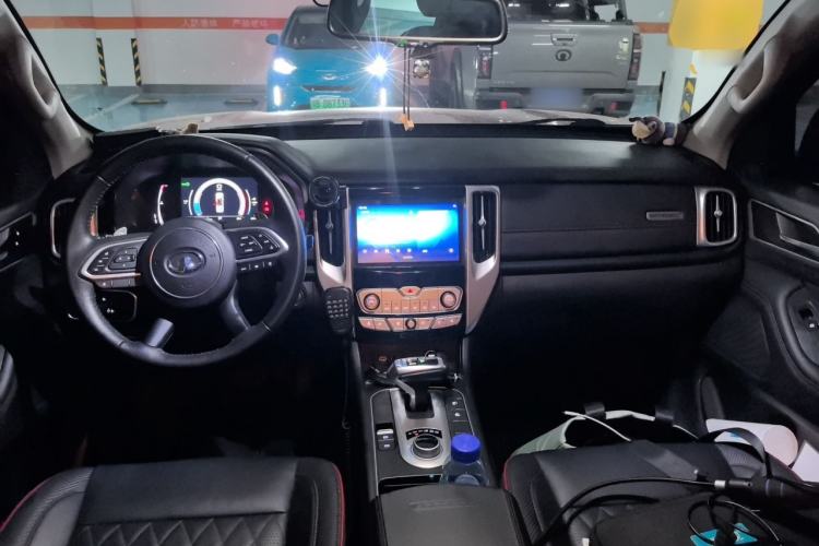Used Great Wall Poer 2020 2.0T Off-Road Edition Automatic Diesel 4x4 High-End Version GW4D20M Center Console