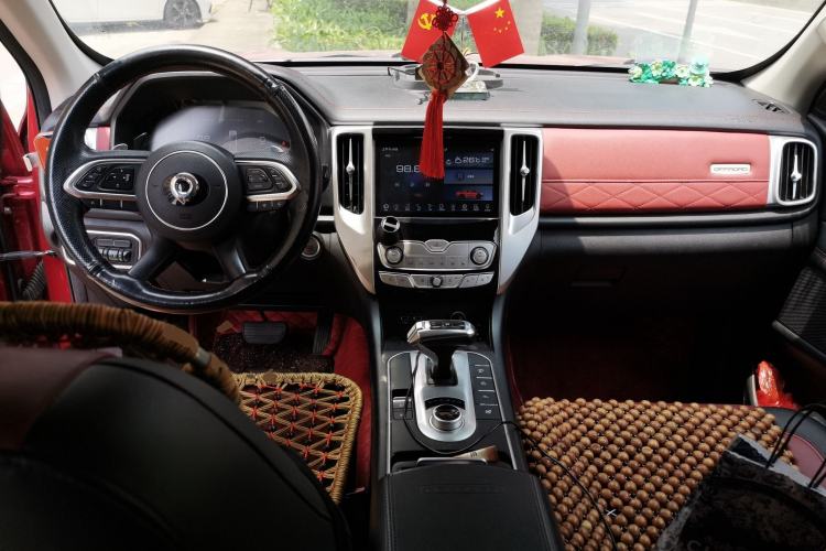 Used Great Wall Poer 2020 2.0T Off-Road Version Automatic Gasoline Four-Wheel Drive High-End Edition GW4C20B Center Console