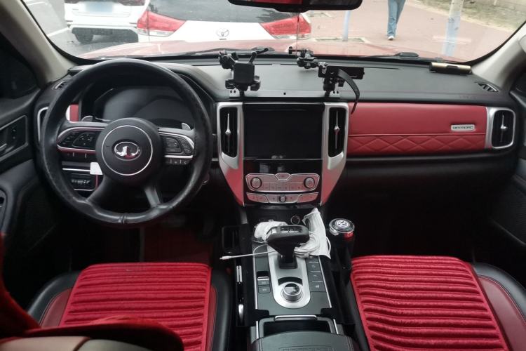 Used Great Wall Poer 2020 2.0T Off-Road Version Automatic Gasoline Four-Wheel Drive High-End Edition GW4C20B Center Console