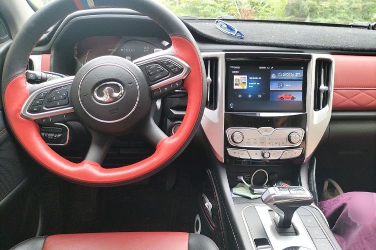 Used Great Wall Poer 2020 2.0T Off-Road Version Automatic Gasoline Four-Wheel Drive High-End Edition GW4C20B Center Console