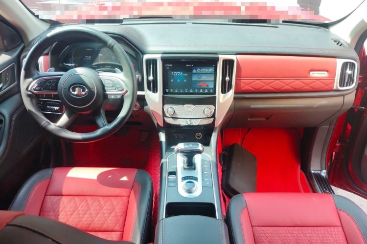 Used Great Wall Poer 2020 2.0T Off-Road Version Automatic Gasoline Four-Wheel Drive High-End Edition GW4C20B Center Console
