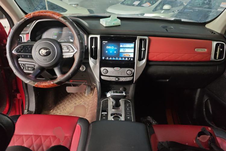 Used Great Wall Poer 2020 2.0T Off-Road Version Automatic Gasoline Four-Wheel Drive High-End Edition GW4C20B Center Console