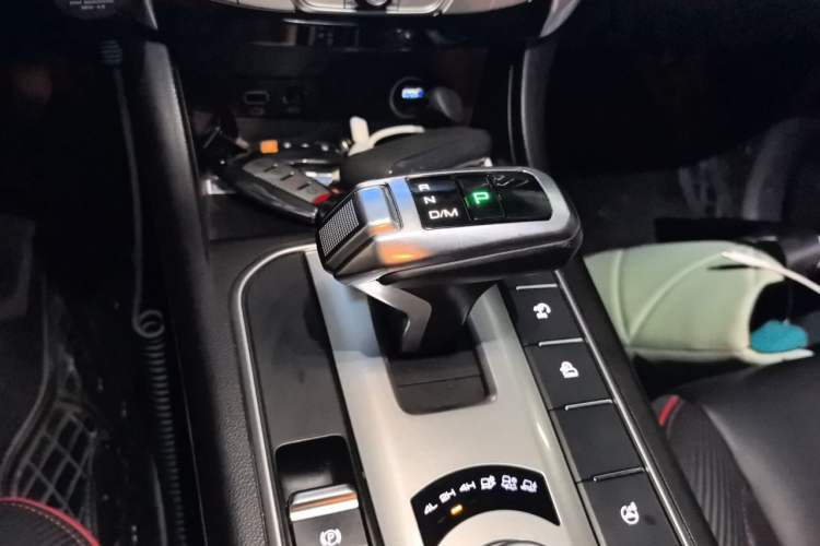 Used Great Wall Poer 2020 2.0T Off-Road Edition Automatic Diesel 4x4 High-End Version GW4D20M Gear Lever