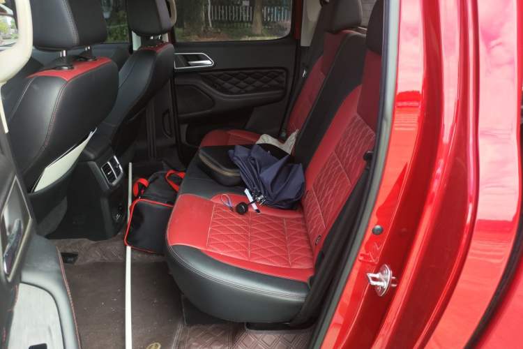 Used Great Wall Poer 2020 2.0T Off-Road Version Automatic Gasoline Four-Wheel Drive High-End Edition GW4C20B Left Rear Seat