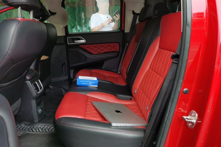 Used Great Wall Poer 2020 2.0T Off-Road Edition Automatic Diesel 4x4 High-End Version GW4D20M Left Rear Seat