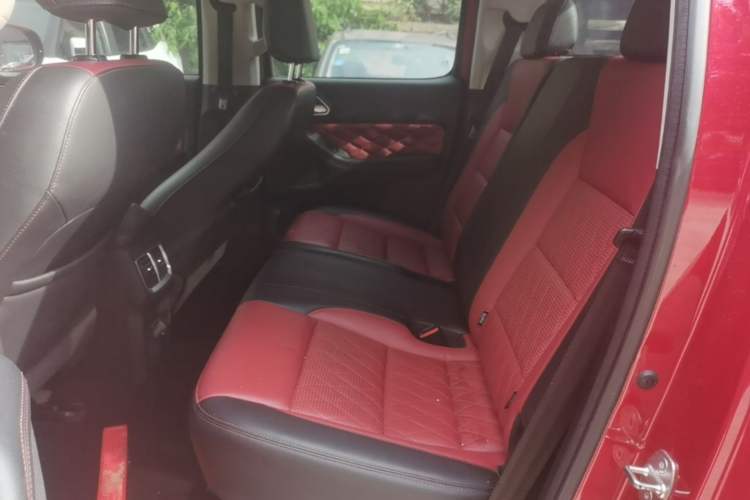 Used Great Wall Poer 2020 2.0T Off-Road Edition Automatic Diesel 4x4 High-End Version GW4D20M Left Rear Seat