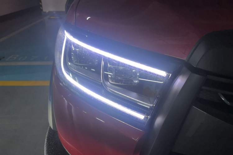 Used Great Wall Poer 2020 2.0T Off-Road Edition Automatic Diesel 4x4 High-End Version GW4D20M Right Front Headlight