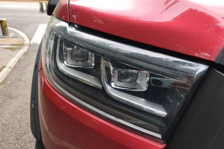 Used Great Wall Poer 2020 2.0T Off-Road Edition Automatic Gasoline 4x4 Limited Edition GW4C20B Right Front Headlight