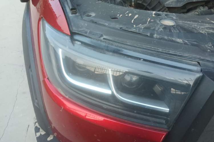 Used Great Wall Poer 2020 2.0T Off-Road Version Automatic Gasoline Four-Wheel Drive High-End Edition GW4C20B Right Front Headlight