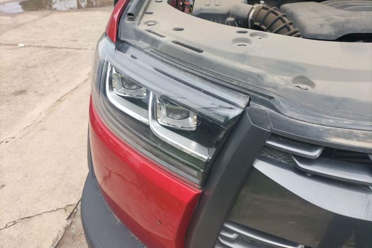 Used Great Wall Poer 2020 2.0T Off-Road Version Automatic Gasoline Four-Wheel Drive High-End Edition GW4C20B Right Front Headlight