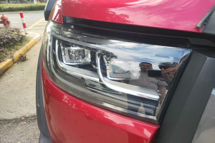 Used Great Wall Poer 2020 2.0T Off-Road Version Automatic Gasoline Four-Wheel Drive High-End Edition GW4C20B Right Front Headlight