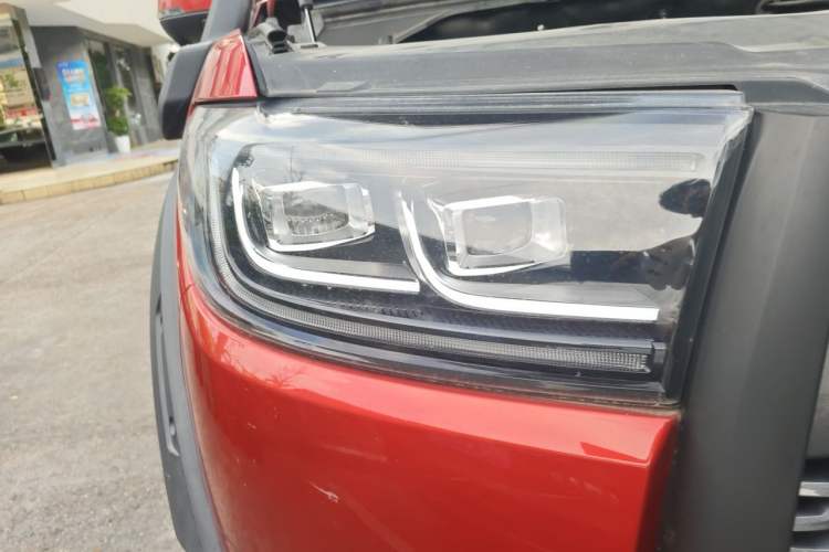 Used Great Wall Poer 2020 2.0T Off-Road Version Automatic Gasoline Four-Wheel Drive High-End Edition GW4C20B Right Front Headlight