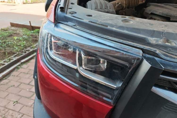 Used Great Wall Poer 2020 2.0T Off-Road Edition Automatic Diesel 4x4 High-End Version GW4D20M Right Front Headlight