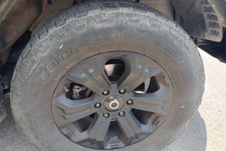 Used Great Wall Poer 2020 2.0T Off-Road Version Automatic Gasoline Four-Wheel Drive High-End Edition GW4C20B Right Front Wheel Hub