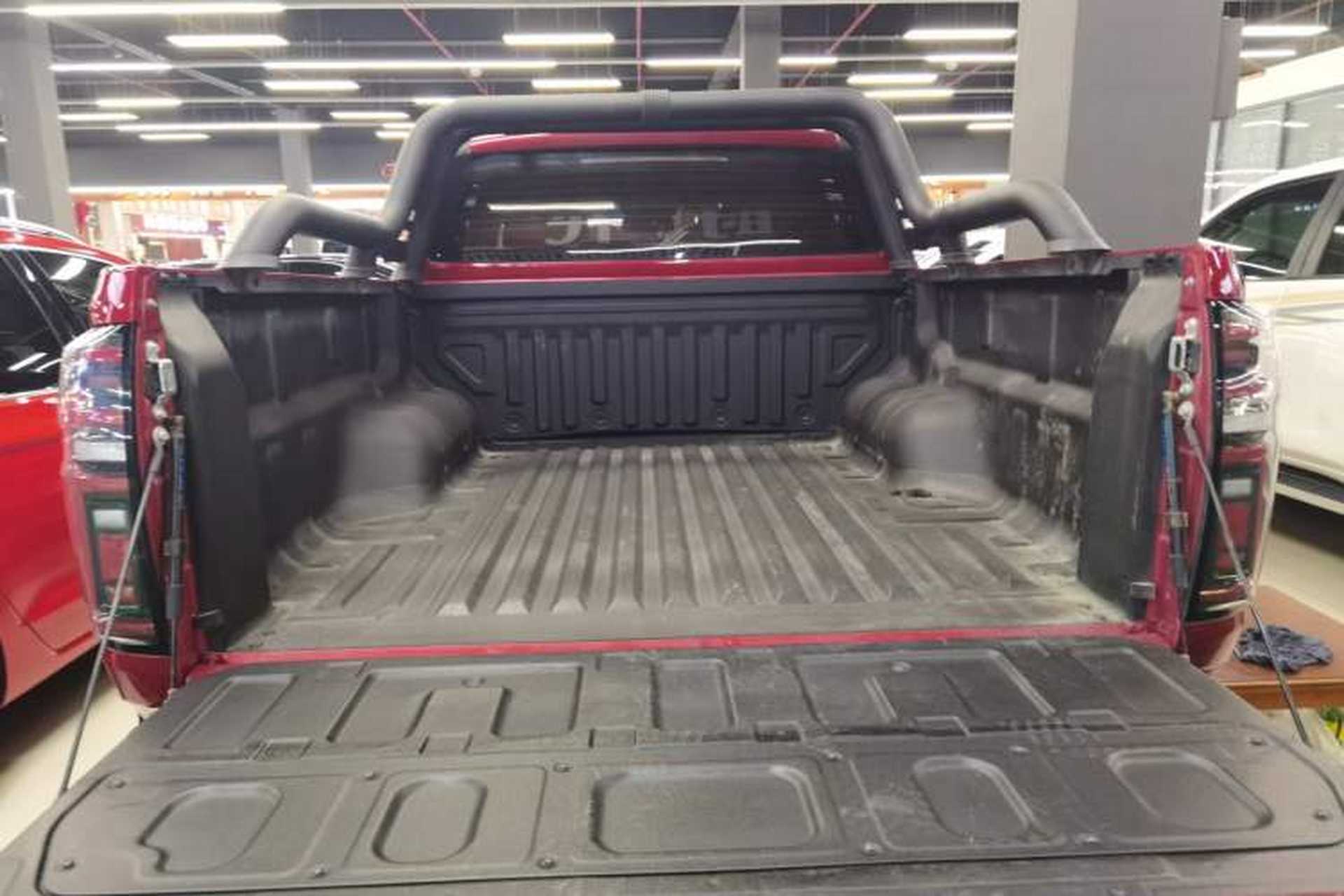 Used Great Wall Poer 2020 2.0T Off-Road Edition Automatic Diesel 4x4 High-End Version GW4D20M Trunk