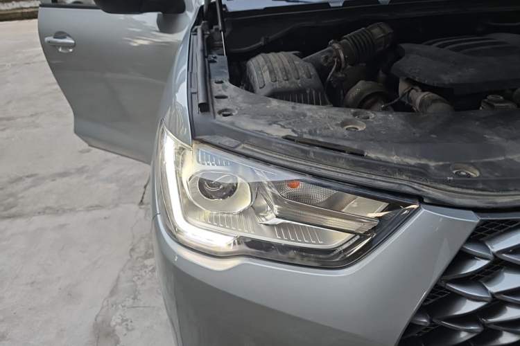 Used Great Wall Poer 2020 2.0T Commercial Version Automatic Diesel Two-Wheel Drive Elite Trim Standard Box GW4D20M Right Front Headlight