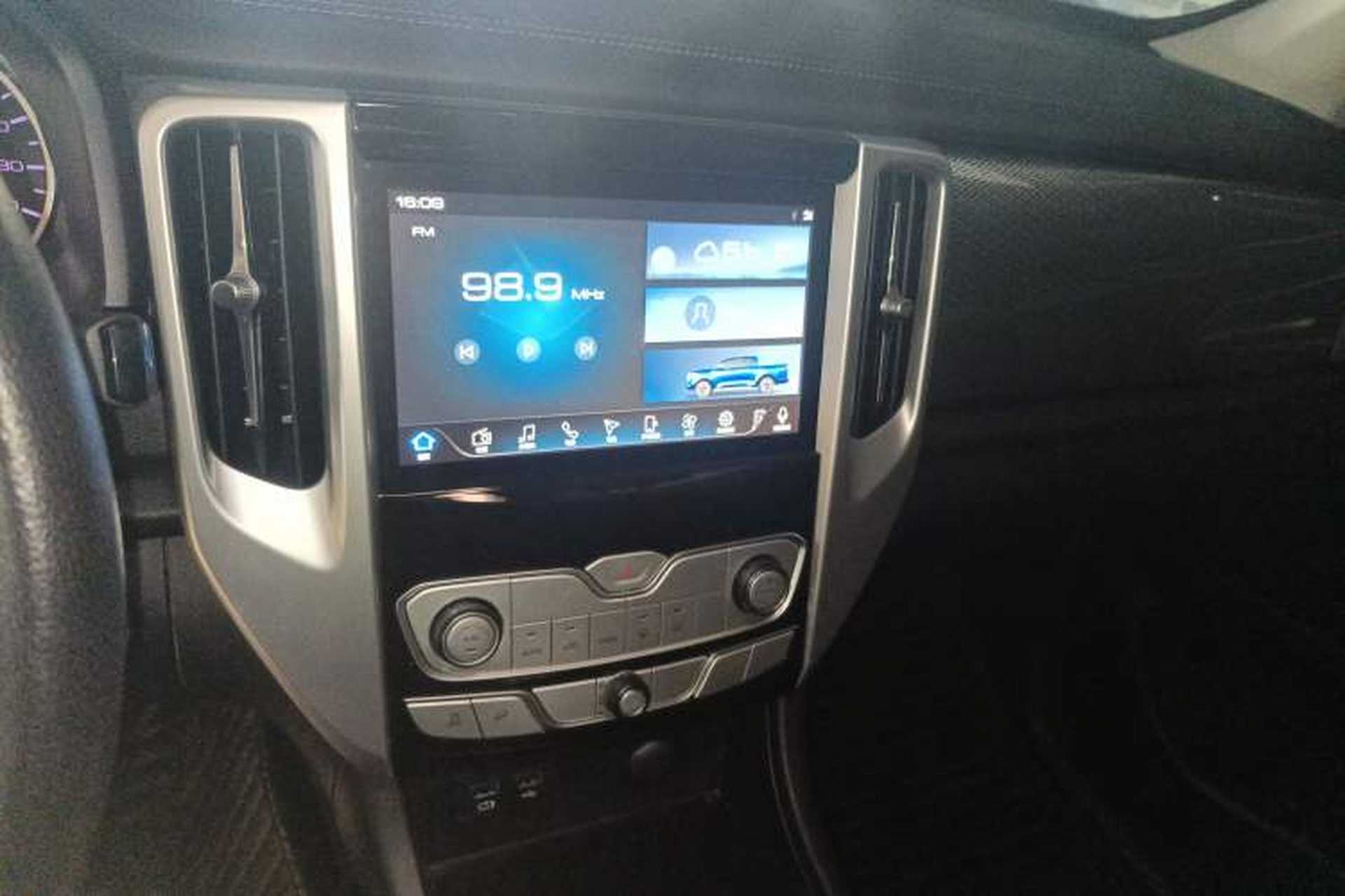Used Great Wall Poer 2020 2.0T Automatic Diesel 2WD Comfort Edition GW4D20M Audio And AC Panel