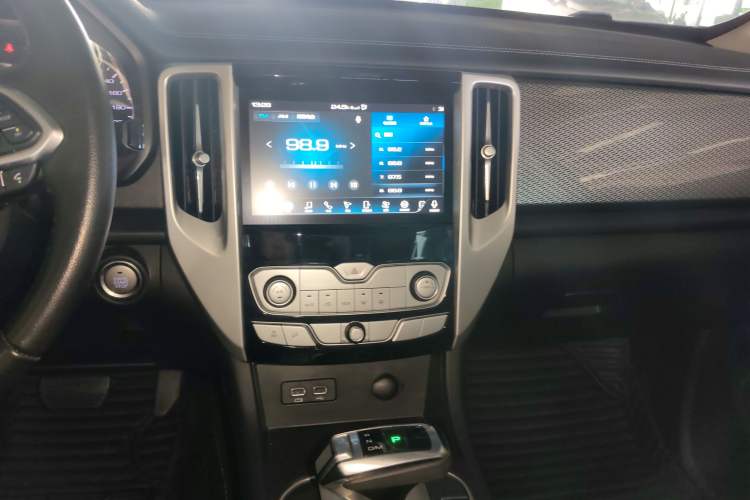 Used Great Wall Poer 2020 2.0T Automatic Diesel 2WD Comfort Edition GW4D20M Audio And AC Panel