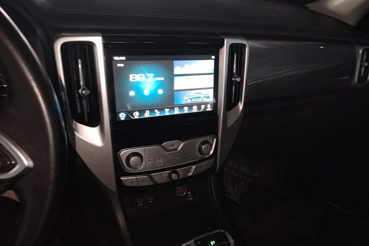 Used Great Wall Poer 2020 2.0T Automatic Diesel 2WD Comfort Edition GW4D20M Audio And AC Panel