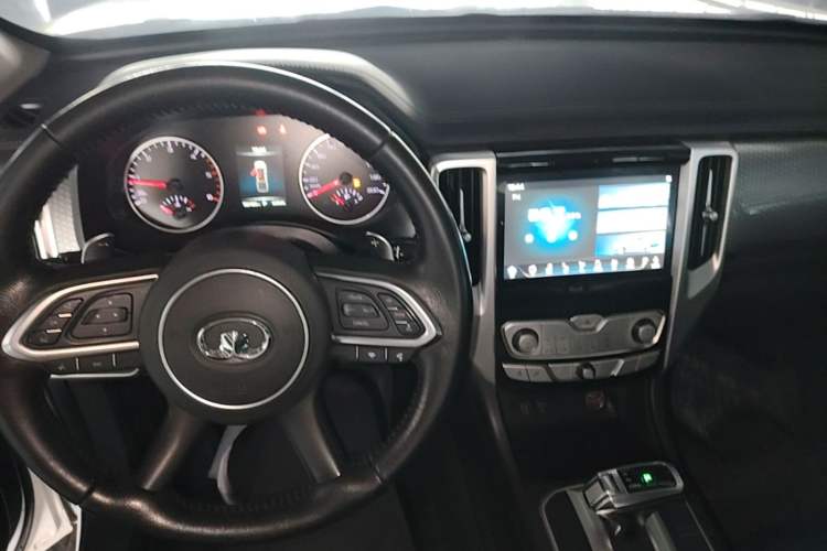 Used Great Wall Poer 2020 2.0T Automatic Diesel 2WD Comfort Edition GW4D20M Center Console