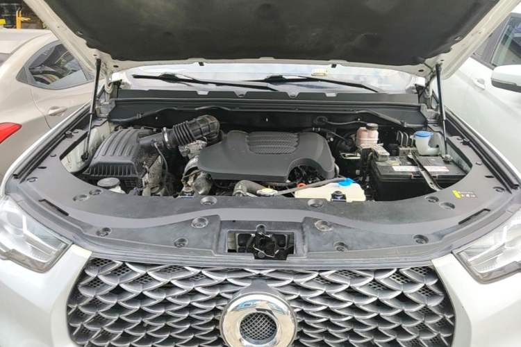 Used Great Wall Poer 2020 2.0T Commercial Version Automatic Diesel 4x4 Elite Long-Box GW4D20M Engine Bay