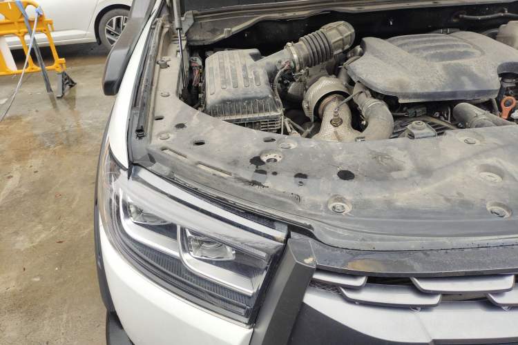 Used Great Wall Poer 2020 2.0T Off-Road Version Automatic Diesel 4x4 Advanced Edition GW4D20M Engine Bay Right