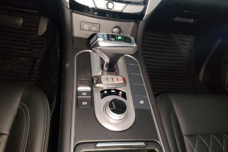 Used Great Wall Poer 2020 2.0T Automatic Diesel 2WD Comfort Edition GW4D20M Gear Lever