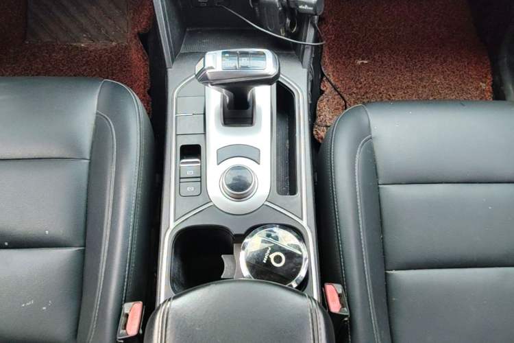 Used Great Wall Poer 2020 2.0T Commercial Version Automatic Diesel 4x4 Elite Long-Box GW4D20M Gear Lever