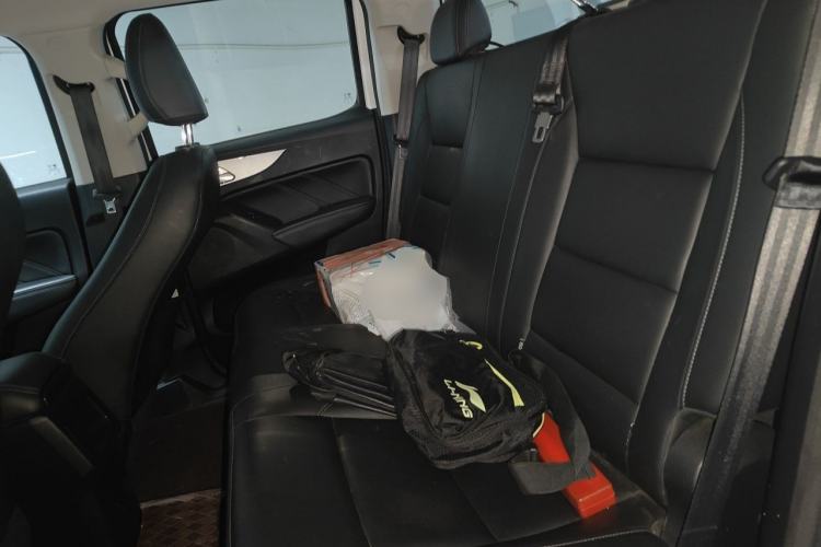 Used Great Wall Poer 2020 2.0T Commercial Version Automatic Diesel Two-Wheel Drive Elite Trim with Long Bed – GW4D20M Left Rear Seat