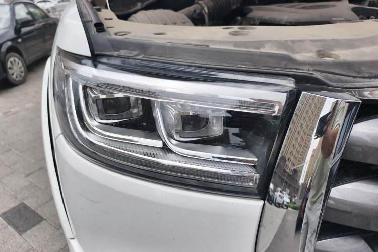 Used Great Wall Poer 2020 2.0T Automatic Diesel 2WD Comfort Edition GW4D20M Right Front Headlight