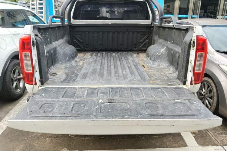 Used Great Wall Poer 2020 2.0T Commercial Version Automatic Diesel 4x4 Elite Long-Box GW4D20M Trunk