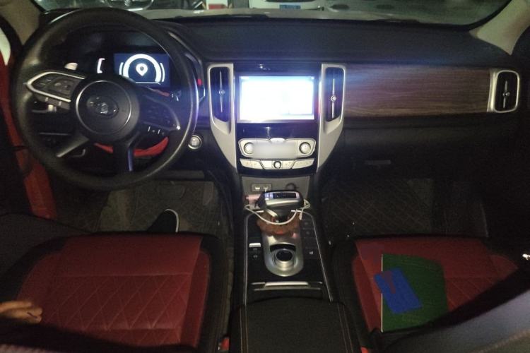 Used Great Wall Poer 2020 2.0T Off-Road Version Automatic Diesel 4x4 Advanced Edition GW4D20M Center Console