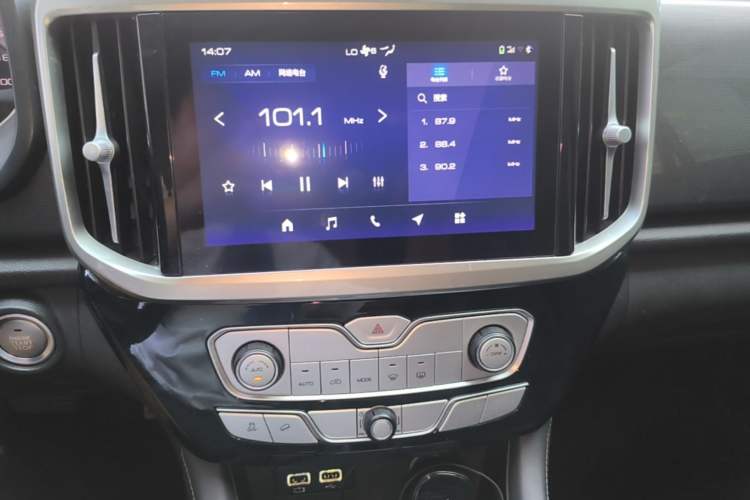 Used Great Wall Poer 2021 2.0T Global Version Automatic Diesel 4x4 Comfort Trim Standard Box GW4D20M Audio And AC Panel