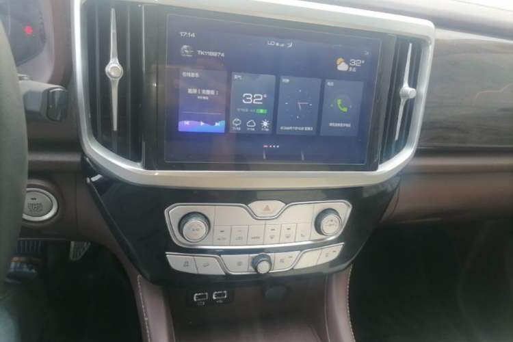 Used Great Wall Poer 2021 2.0T Global Version Automatic Gasoline 4x4 Prestige Standard Cab GW4C20B Audio And AC Panel