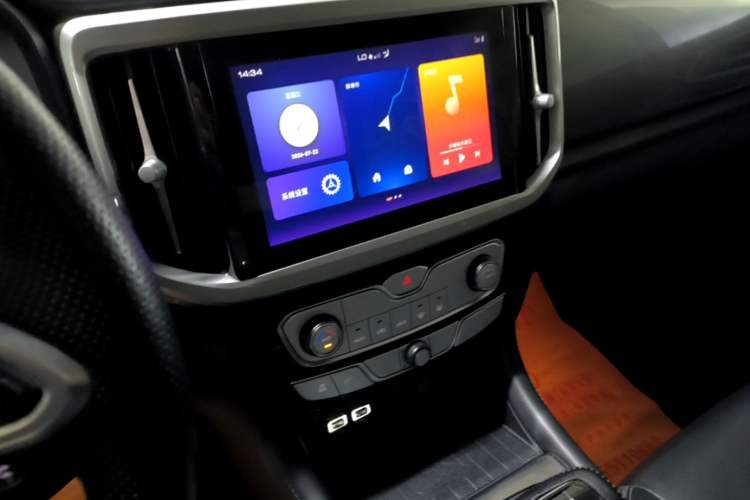 Used Great Wall Poer 2021 2.0T Global Version Automatic Diesel 4x4 Comfort Trim Standard Box GW4D20M Audio And AC Panel