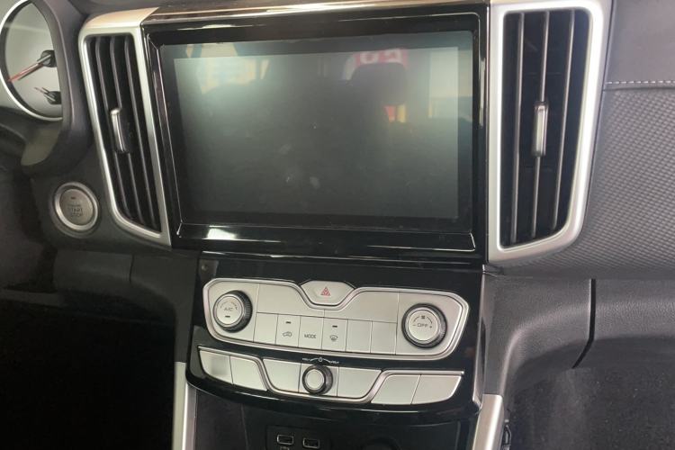 Used Great Wall Poer 2021 2.0T Commercial Version Automatic Diesel 4x4 Elite Long-Box GW4D20M Audio And AC Panel