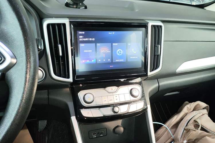 Used Great Wall Poer 2021 2.0T Commercial Version Automatic Diesel Two-Wheel Drive Elite Trim with Long Bed – GW4D20M Audio And AC Panel