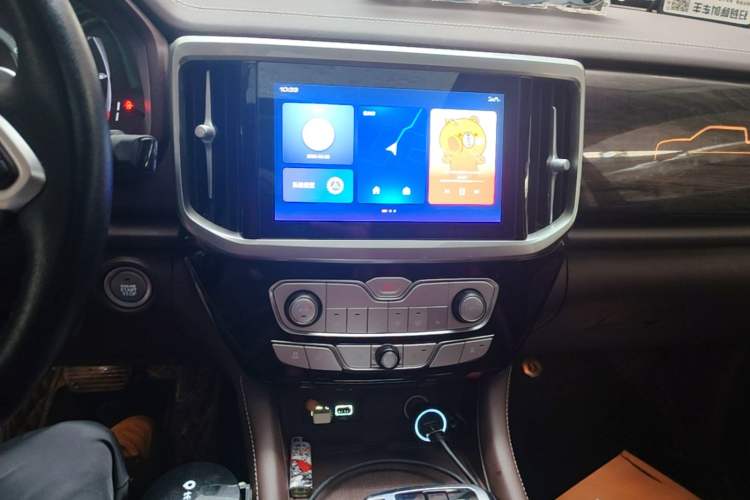 Used Great Wall Poer 2021 2.0T Global Version Automatic Gasoline 4x4 Prestige Standard Cab GW4C20B Audio And AC Panel