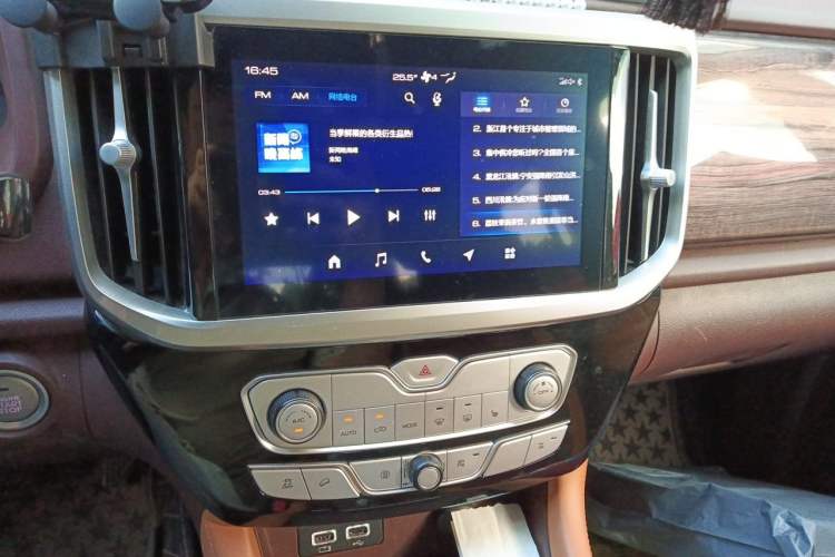 Used Great Wall Poer 2021 2.0T Global Version Automatic Diesel 4x4 Prestige Standard Cab GW4D20M Audio And AC Panel