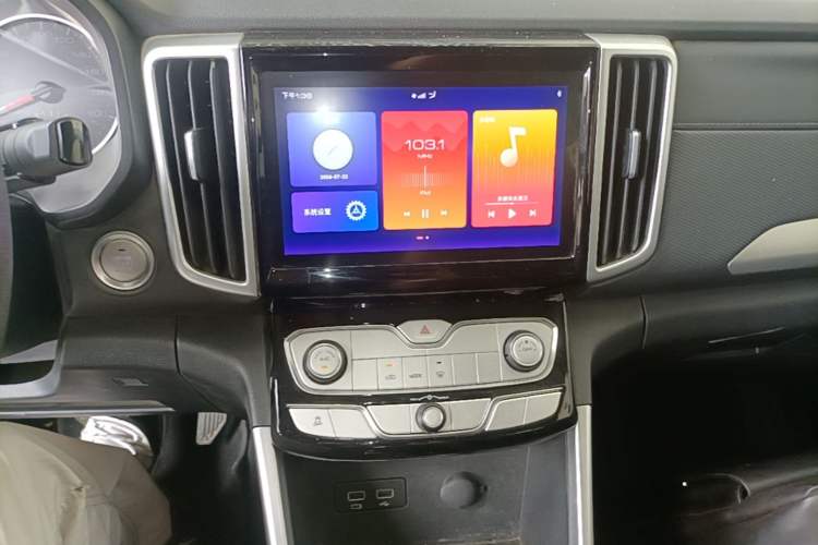 Used Great Wall Poer 2021 2.0T Commercial Version Automatic Diesel Two-Wheel Drive Elite Trim with Long Bed – GW4D20M Audio And AC Panel