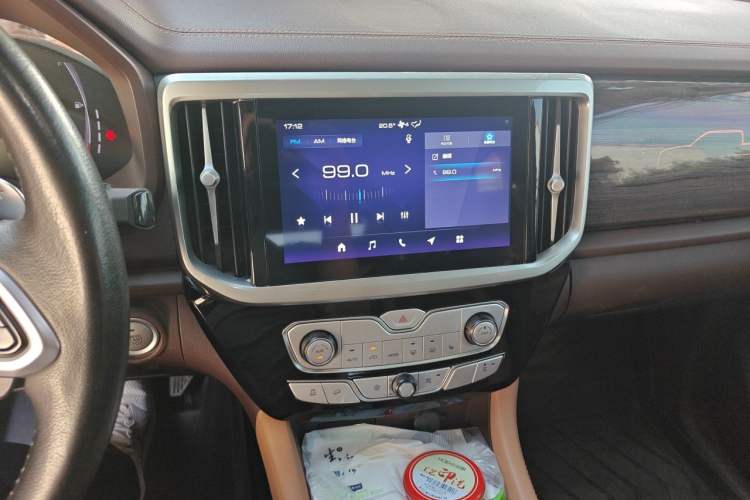 Used Great Wall Poer 2021 2.0T Global Version Automatic Diesel 4x4 Prestige Standard Cab GW4D20M Audio And AC Panel