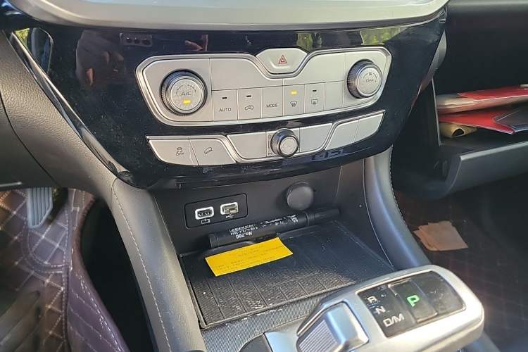 Used Great Wall Poer 2021 2.0T Global Version Automatic Diesel 4x4 Comfort Trim Standard Box GW4D20M Audio And AC Panel