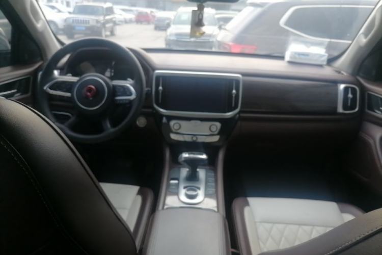 Used Great Wall Poer 2021 2.0T Global Version Automatic Gasoline 4x4 Prestige Standard Cab GW4C20B Center Console