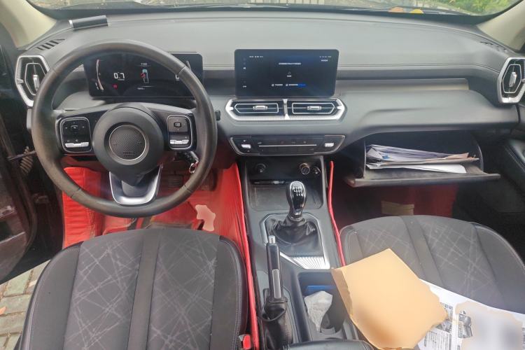 Used Great Wall Poer 2021 2.0T Commercial Version Manual Diesel 4x4 Elite Long-Box GW4D20M Center Console