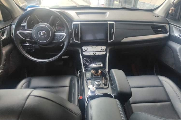 Used Great Wall Poer 2021 2.0T Commercial Version Automatic Diesel Two-Wheel Drive Navigation Type Long Bed – GW4D20M Center Console