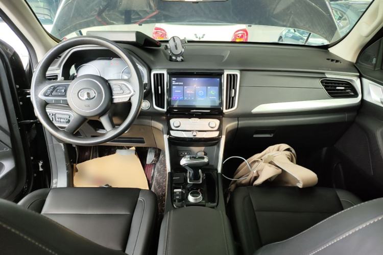 Used Great Wall Poer 2021 2.0T Commercial Version Automatic Diesel Two-Wheel Drive Elite Trim with Long Bed – GW4D20M Center Console